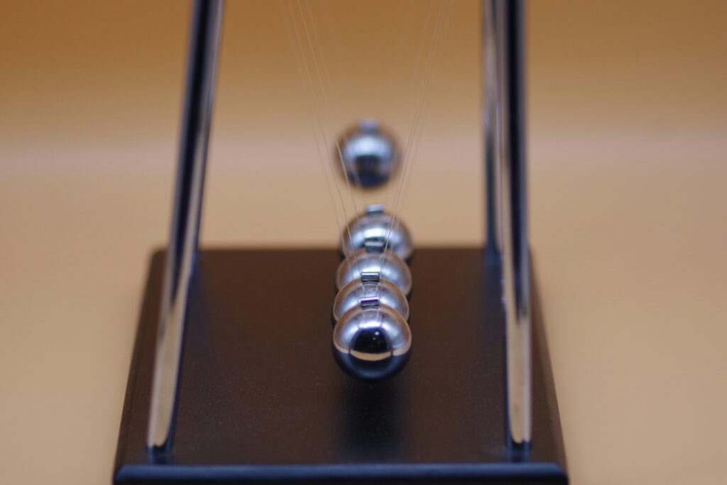 Side view of the physics demonstration Newton's Cradle